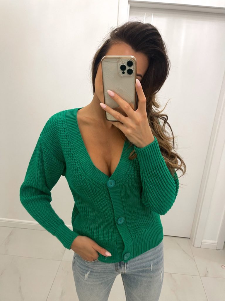 krátky zelený sveter na gombíky